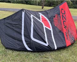 Ozone Catalyst 8 metre kiteboarding kite