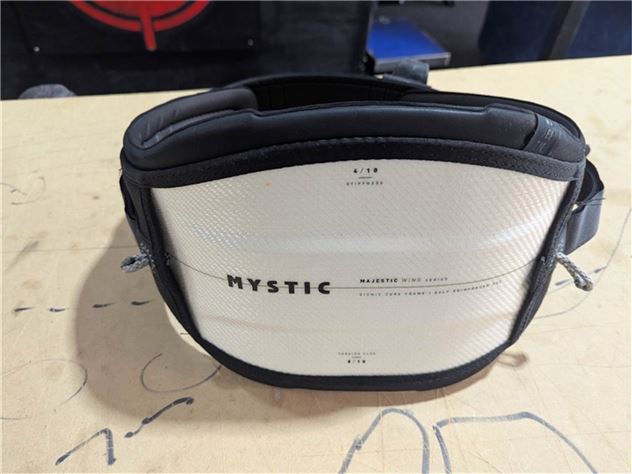 2024  Majestic Wing Harness Med