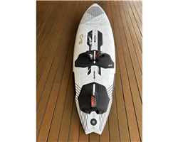 Quatro Pyramid 99 litre 232.2 cm windsurfing board